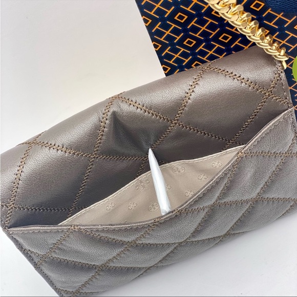 New Tory Burch Willa Chain Wallet
Crossbody Bag Chanel Classic Style - Picture 7 of 16